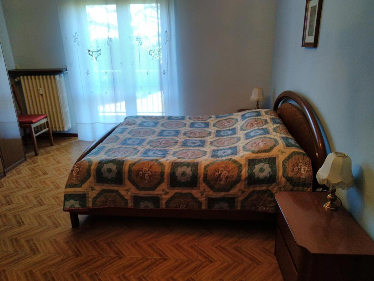 Domanda Appartamento Calosso Esterno foto