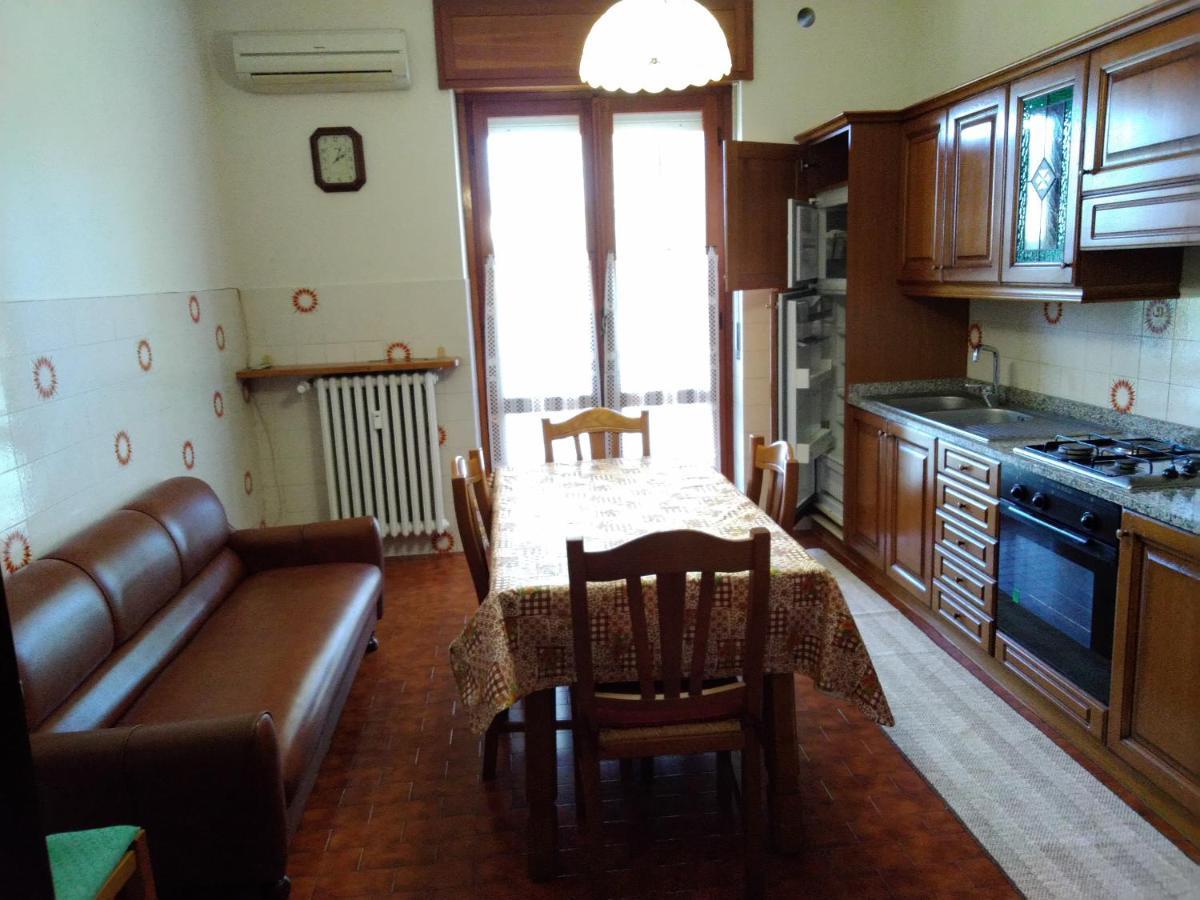 Domanda Appartamento Calosso Esterno foto